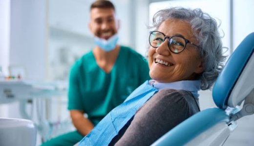 健康な歯を守るには？インプラント vs ブリッジ vs 入れ歯の具体例と費用を解説